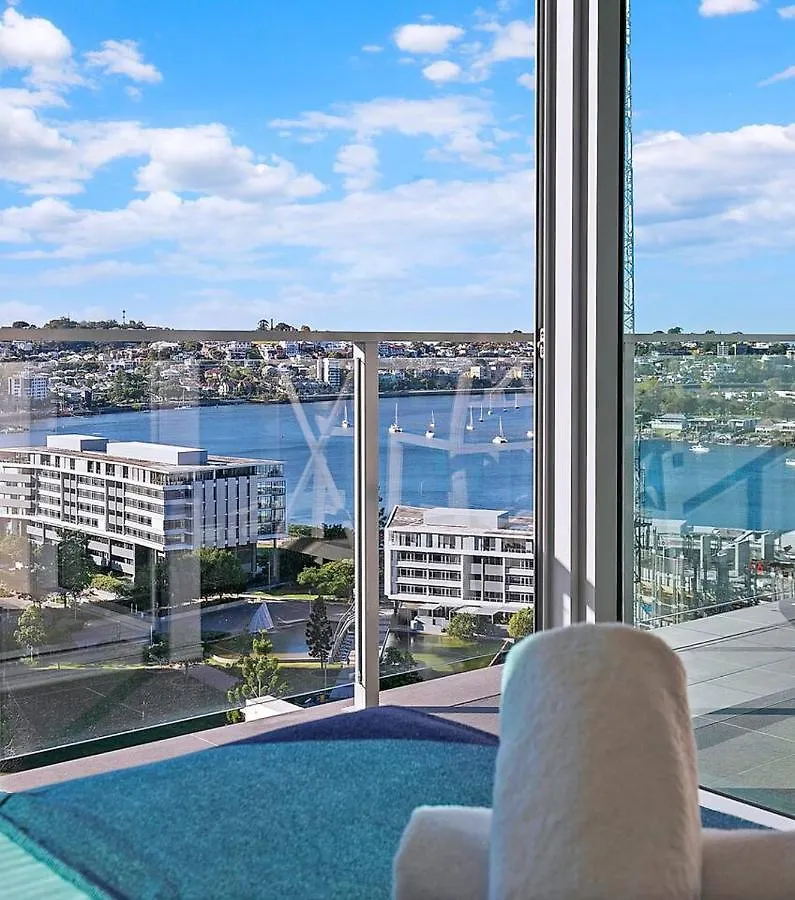 Fall In Love With Waterfront Resort-Style Living Брисбен Австралия