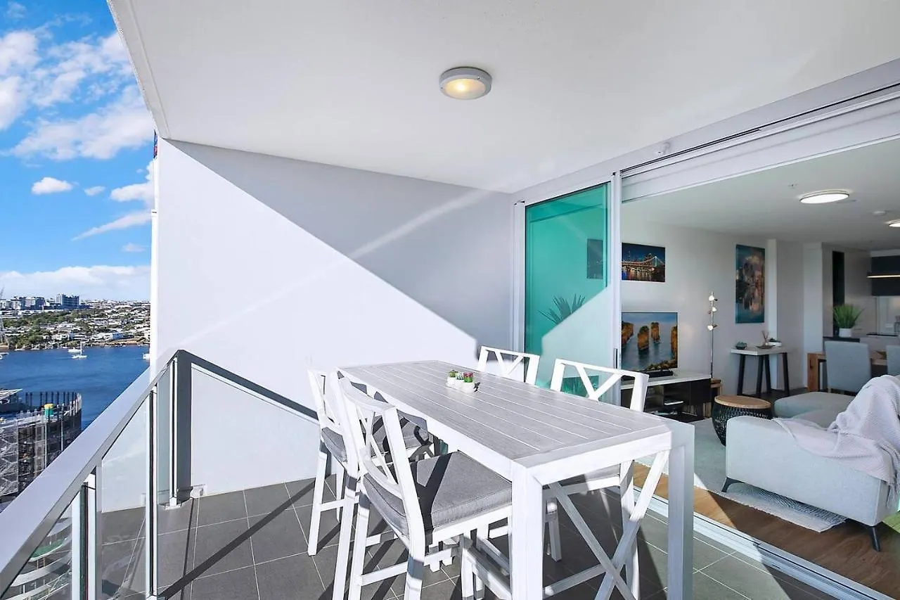 Fall In Love With Waterfront Resort-Style Living Брисбен 0*,